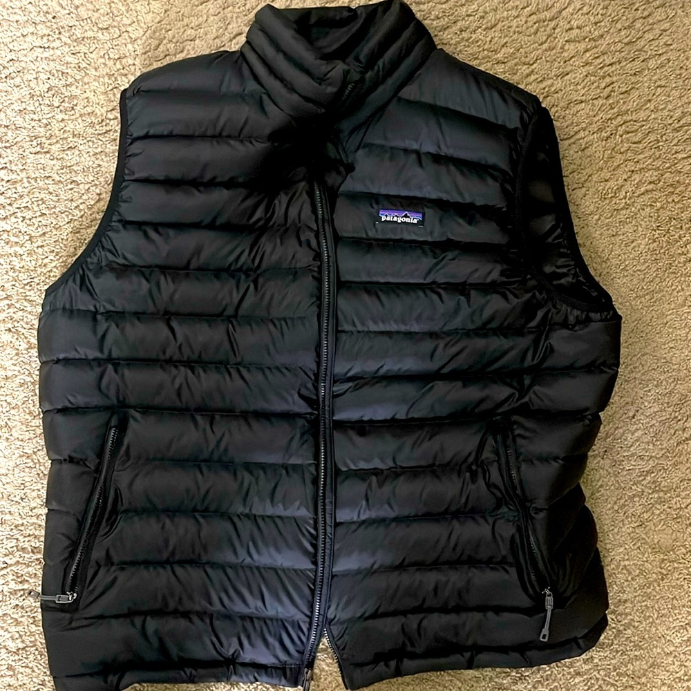 Patagonia men’s down sweater vest size XL excellent condition